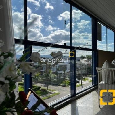 Cobertura com 330m², 3 quartos (sendo 3 suítes), 2 garagens, no bairro Jurerê Internacional em Florianópolis