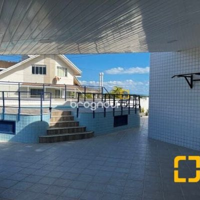 Cobertura com 330m², 3 quartos (sendo 3 suítes), 2 garagens, no bairro Jurerê Internacional em Florianópolis