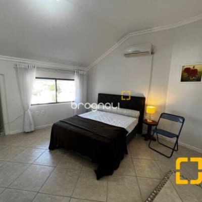 Cobertura com 330m², 3 quartos (sendo 3 suítes), 2 garagens, no bairro Jurerê Internacional em Florianópolis