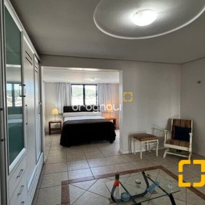 Cobertura com 330m², 3 quartos (sendo 3 suítes), 2 garagens, no bairro Jurerê Internacional em Florianópolis