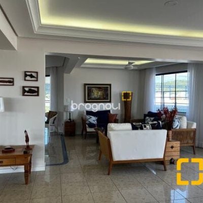 Cobertura com 330m², 3 quartos (sendo 3 suítes), 2 garagens, no bairro Jurerê Internacional em Florianópolis