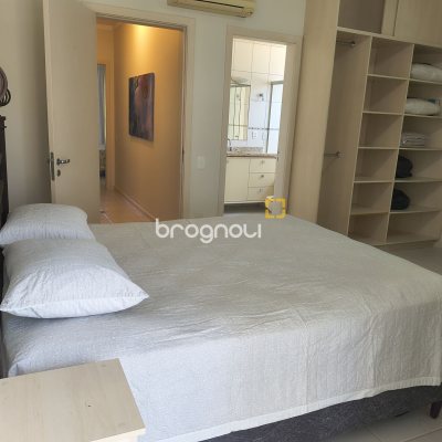 Apartamento com 139m², 3 quartos (sendo 2 suítes), 4 garagens, no bairro Jurerê Internacional em Florianópolis