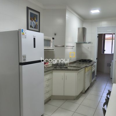 Apartamento com 139m², 3 quartos (sendo 2 suítes), 4 garagens, no bairro Jurerê Internacional em Florianópolis