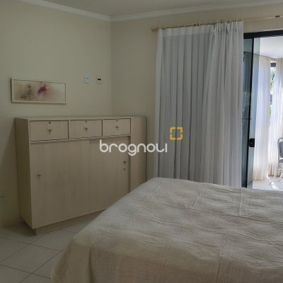 Apartamento com 139m², 3 quartos (sendo 2 suítes), 4 garagens, no bairro Jurerê Internacional em Florianópolis