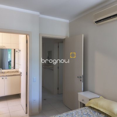 Apartamento com 139m², 3 quartos (sendo 2 suítes), 4 garagens, no bairro Jurerê Internacional em Florianópolis