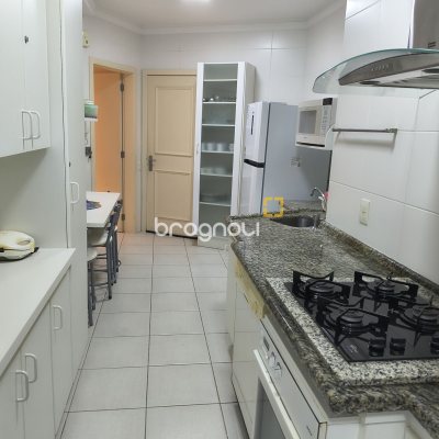 Apartamento com 139m², 3 quartos (sendo 2 suítes), 4 garagens, no bairro Jurerê Internacional em Florianópolis