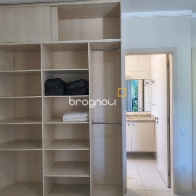 Apartamento com 139m², 3 quartos (sendo 2 suítes), 4 garagens, no bairro Jurerê Internacional em Florianópolis