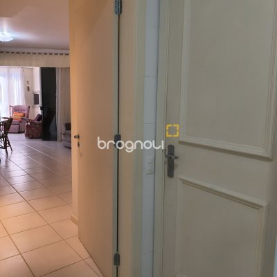 Apartamento com 139m², 3 quartos (sendo 2 suítes), 4 garagens, no bairro Jurerê Internacional em Florianópolis