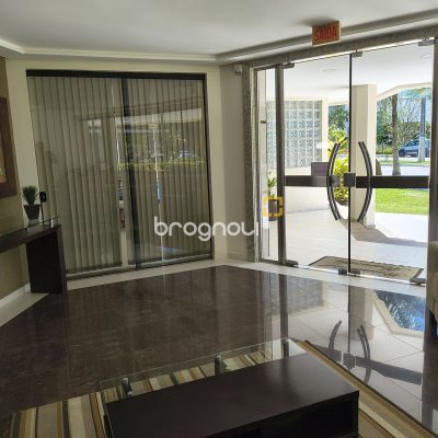 Apartamento com 139m², 3 quartos (sendo 2 suítes), 4 garagens, no bairro Jurerê Internacional em Florianópolis
