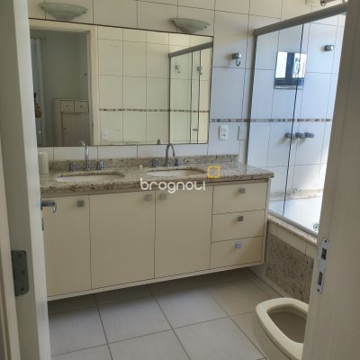 Apartamento com 139m², 3 quartos (sendo 2 suítes), 4 garagens, no bairro Jurerê Internacional em Florianópolis