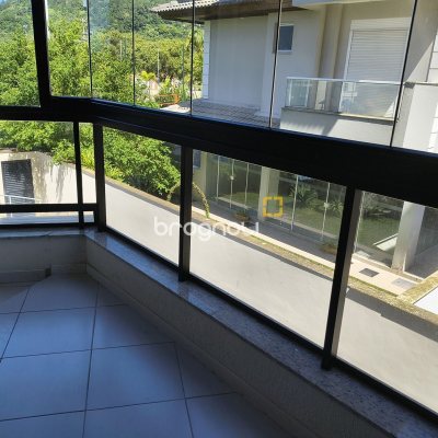 Apartamento com 139m², 3 quartos (sendo 2 suítes), 4 garagens, no bairro Jurerê Internacional em Florianópolis