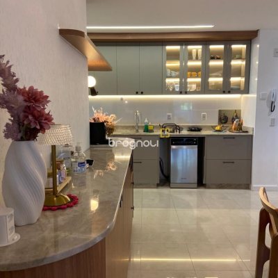Apartamento com 105m², 3 quartos (sendo 3 suítes), 2 garagens, no bairro Jurerê Internacional em Florianópolis