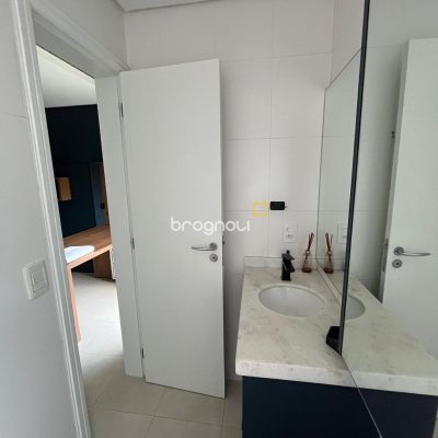 Apartamento com 105m², 3 quartos (sendo 3 suítes), 2 garagens, no bairro Jurerê Internacional em Florianópolis