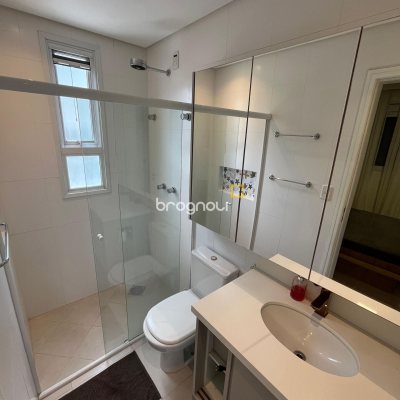 Apartamento com 105m², 3 quartos (sendo 3 suítes), 2 garagens, no bairro Jurerê Internacional em Florianópolis