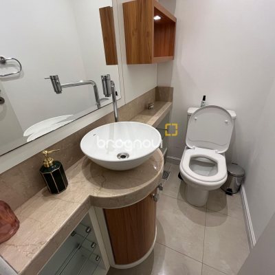 Apartamento com 105m², 3 quartos (sendo 3 suítes), 2 garagens, no bairro Jurerê Internacional em Florianópolis