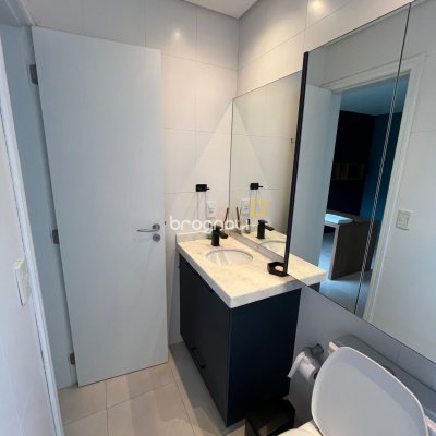Apartamento com 105m², 3 quartos (sendo 3 suítes), 2 garagens, no bairro Jurerê Internacional em Florianópolis