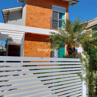 Casa com 173m², 4 quartos (sendo 3 suítes), 2 garagens, no bairro Cachoeira do Bom Jesus em Florianópolis
