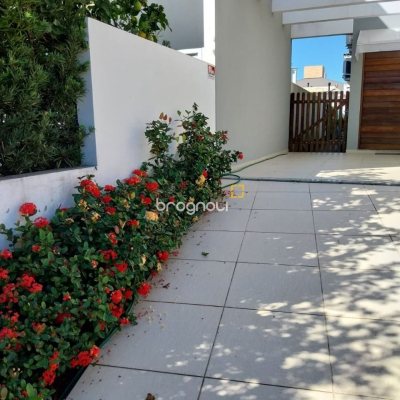 Casa com 173m², 4 quartos (sendo 3 suítes), 2 garagens, no bairro Cachoeira do Bom Jesus em Florianópolis
