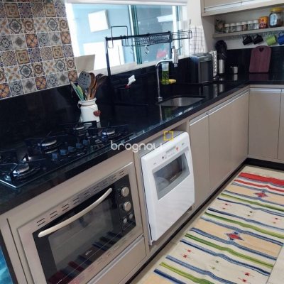 Casa com 173m², 4 quartos (sendo 3 suítes), 2 garagens, no bairro Cachoeira do Bom Jesus em Florianópolis