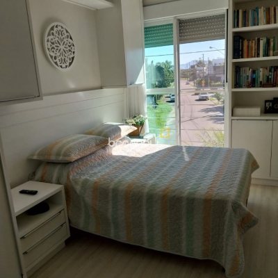 Casa com 173m², 4 quartos (sendo 3 suítes), 2 garagens, no bairro Cachoeira do Bom Jesus em Florianópolis