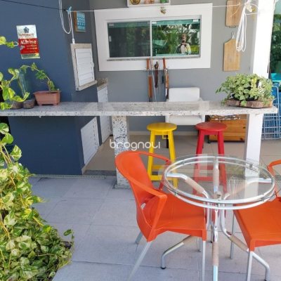 Casa com 173m², 4 quartos (sendo 3 suítes), 2 garagens, no bairro Cachoeira do Bom Jesus em Florianópolis