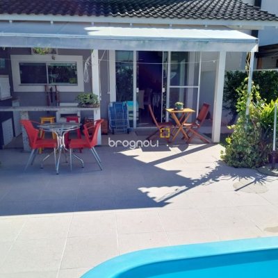 Casa com 173m², 4 quartos (sendo 3 suítes), 2 garagens, no bairro Cachoeira do Bom Jesus em Florianópolis
