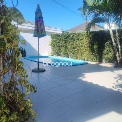 Casa com 173m², 4 quartos (sendo 3 suítes), 2 garagens, no bairro Cachoeira do Bom Jesus em Florianópolis