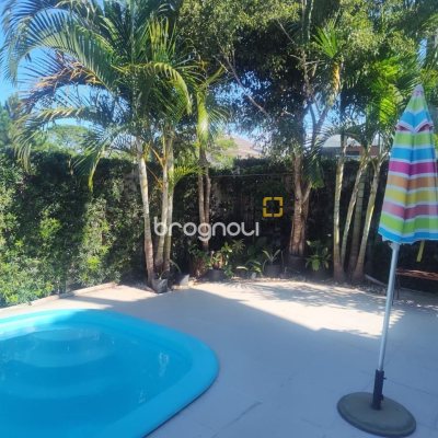 Casa com 173m², 4 quartos (sendo 3 suítes), 2 garagens, no bairro Cachoeira do Bom Jesus em Florianópolis