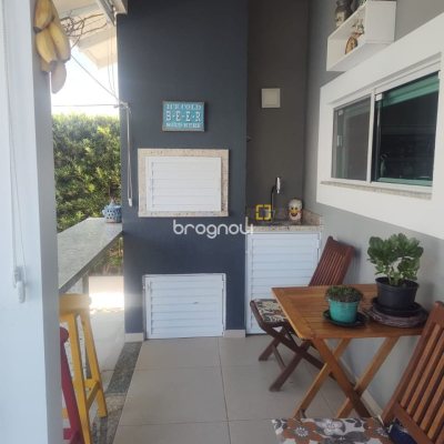 Casa com 173m², 4 quartos (sendo 3 suítes), 2 garagens, no bairro Cachoeira do Bom Jesus em Florianópolis