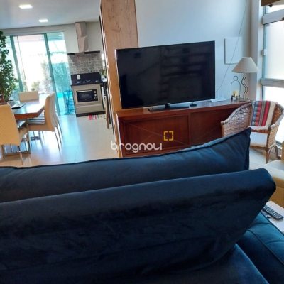 Casa com 173m², 4 quartos (sendo 3 suítes), 2 garagens, no bairro Cachoeira do Bom Jesus em Florianópolis