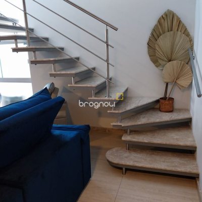 Casa com 173m², 4 quartos (sendo 3 suítes), 2 garagens, no bairro Cachoeira do Bom Jesus em Florianópolis