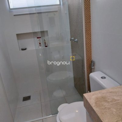 Casa com 173m², 4 quartos (sendo 3 suítes), 2 garagens, no bairro Cachoeira do Bom Jesus em Florianópolis