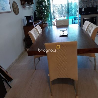 Casa com 173m², 4 quartos (sendo 3 suítes), 2 garagens, no bairro Cachoeira do Bom Jesus em Florianópolis
