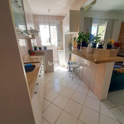 Apartamento com 55m², 2 quartos, 1 garagem, no bairro Campinas em São José
