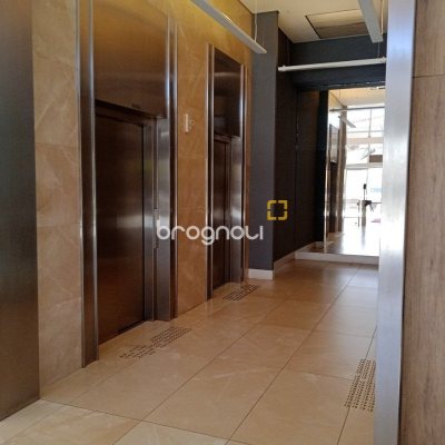 Sala com 74m², 1 garagem, no bairro Estreito em Florianópolis