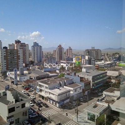Sala com 74m², 1 garagem, no bairro Estreito em Florianópolis