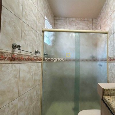 Casa com 110m², 3 quartos (sendo 1 suíte), 2 garagens, no bairro Costeira do Pirajubaé em Florianópolis