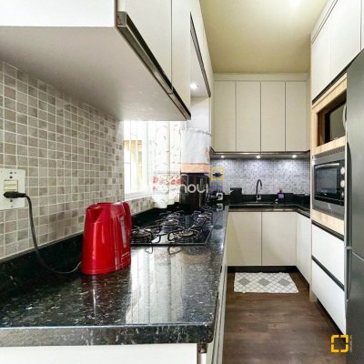 Casa com 110m², 3 quartos (sendo 1 suíte), 2 garagens, no bairro Costeira do Pirajubaé em Florianópolis