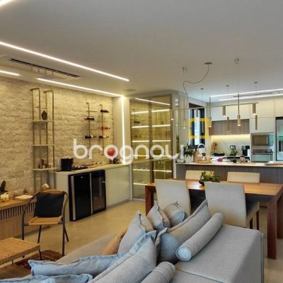 Casa com 236m², 4 quartos (sendo 3 suítes), 4 garagens, no bairro Jardim Anchieta em Florianópolis