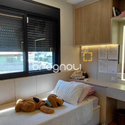 Casa com 236m², 4 quartos (sendo 3 suítes), 4 garagens, no bairro Jardim Anchieta em Florianópolis
