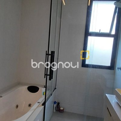Casa com 236m², 4 quartos (sendo 3 suítes), 4 garagens, no bairro Jardim Anchieta em Florianópolis