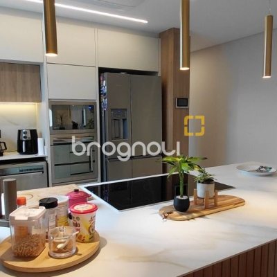 Casa com 236m², 4 quartos (sendo 3 suítes), 4 garagens, no bairro Jardim Anchieta em Florianópolis