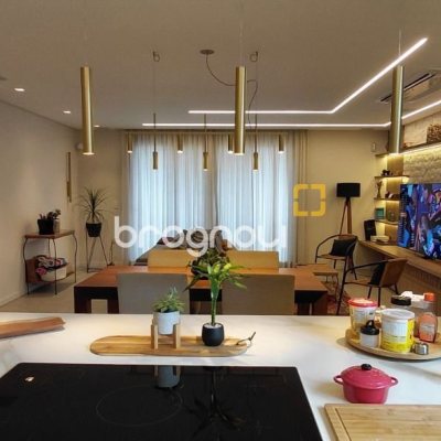 Casa com 236m², 4 quartos (sendo 3 suítes), 4 garagens, no bairro Jardim Anchieta em Florianópolis