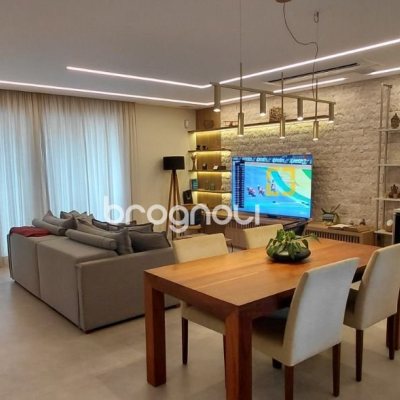 Casa com 236m², 4 quartos (sendo 3 suítes), 4 garagens, no bairro Jardim Anchieta em Florianópolis
