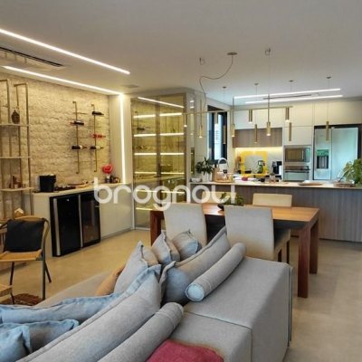 Casa com 236m², 4 quartos (sendo 3 suítes), 4 garagens, no bairro Jardim Anchieta em Florianópolis