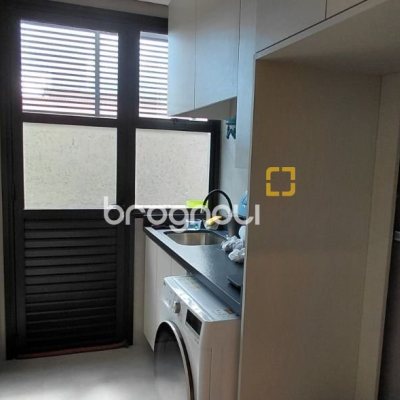 Casa com 236m², 4 quartos (sendo 3 suítes), 4 garagens, no bairro Jardim Anchieta em Florianópolis