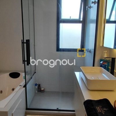 Casa com 236m², 4 quartos (sendo 3 suítes), 4 garagens, no bairro Jardim Anchieta em Florianópolis