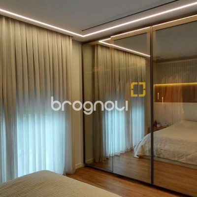 Casa com 236m², 4 quartos (sendo 3 suítes), 4 garagens, no bairro Jardim Anchieta em Florianópolis
