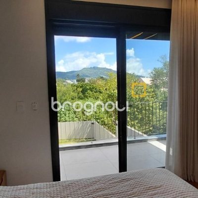 Casa com 236m², 4 quartos (sendo 3 suítes), 4 garagens, no bairro Jardim Anchieta em Florianópolis