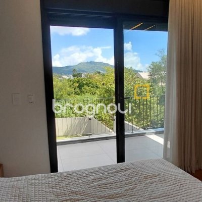 Casa com 236m², 4 quartos (sendo 3 suítes), 4 garagens, no bairro Jardim Anchieta em Florianópolis